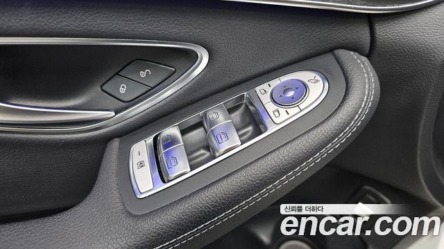 Mercedes-Benz C-Class 2019 — photo 23