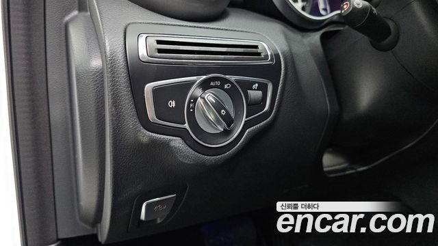Mercedes-Benz C-Class 2019 — photo 26