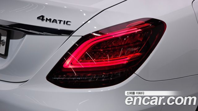 Mercedes-Benz C-Class 2019 — photo 9