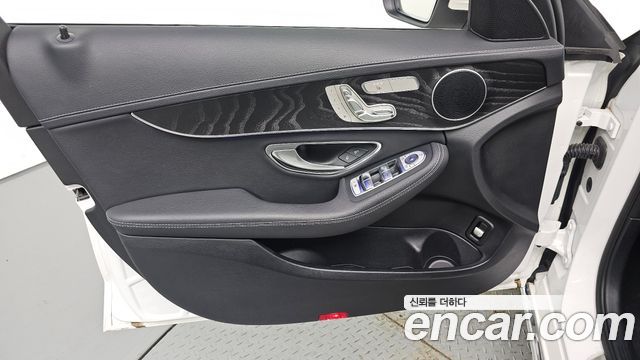 Mercedes-Benz C-Class 2019 — photo 14