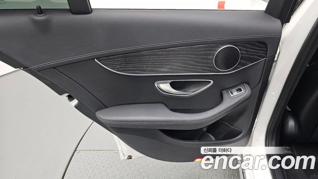 Mercedes-Benz C-Class 2019 — photo 15