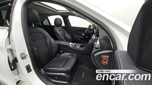 Mercedes-Benz C-Class 2019 — photo 16