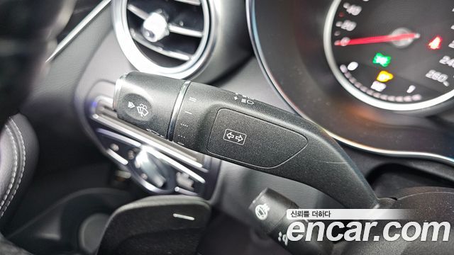 Mercedes-Benz C-Class 2019 — photo 27
