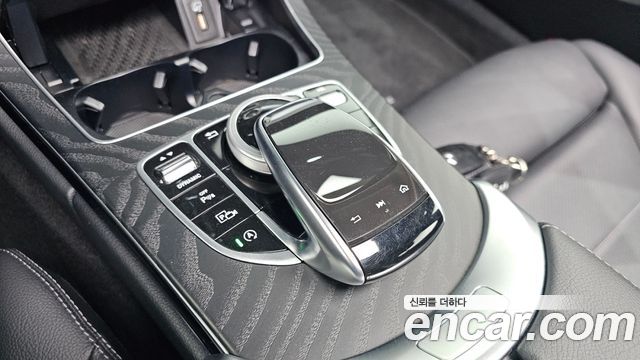 Mercedes-Benz C-Class 2019 — photo 29
