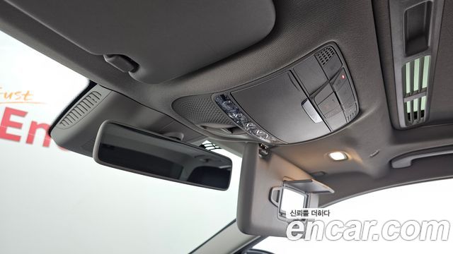 Mercedes-Benz C-Class 2019 — photo 30