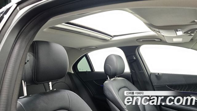 Mercedes-Benz C-Class 2019 — photo 32