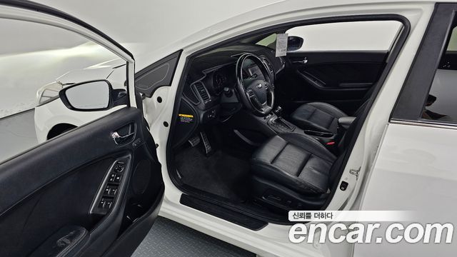 Kia K3 2013 — photo 13