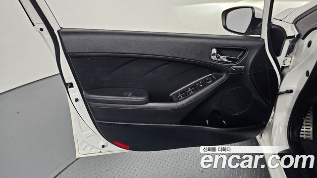 Kia K3 2013 — photo 14