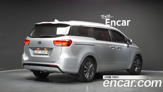 Kia Canival 2018 — photo 2