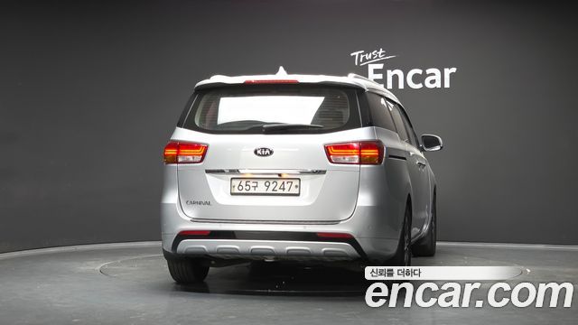 Kia Canival 2018 — photo 4