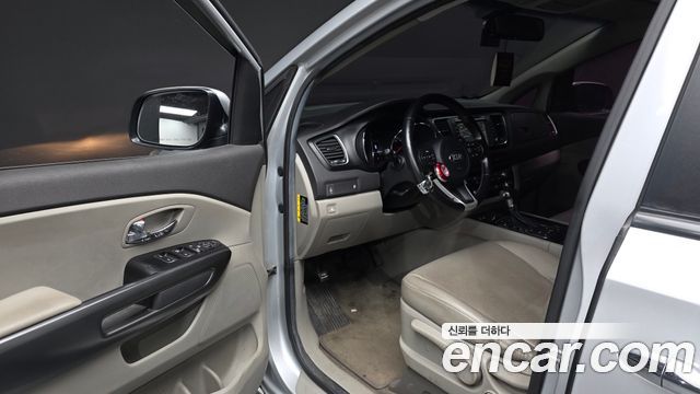 Kia Canival 2018 — photo 10