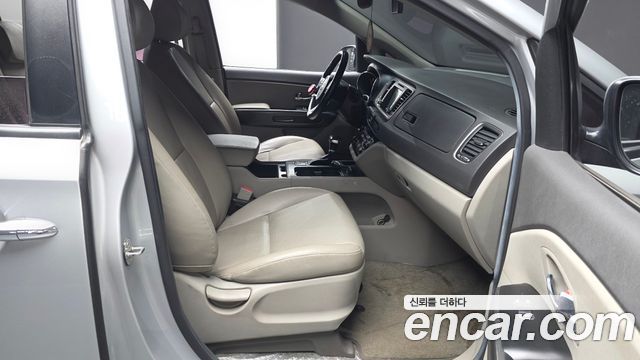 Kia Canival 2018 — photo 11