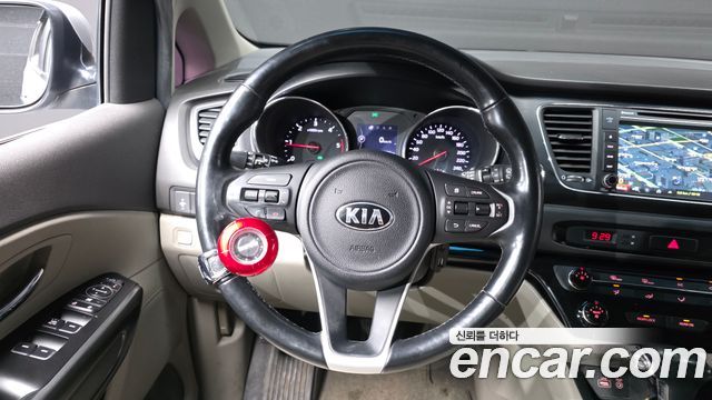 Kia Canival 2018 — photo 13