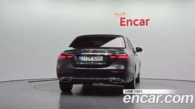 Mercedes-Benz E-Class 2021 — photo 4