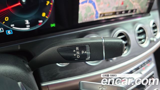 Mercedes-Benz E-Class 2021 — photo 12