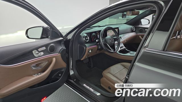 Mercedes-Benz E-Class 2021 — photo 13
