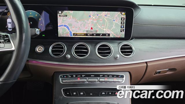Mercedes-Benz E-Class 2021 — photo 18