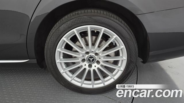 Mercedes-Benz E-Class 2021 — photo 7