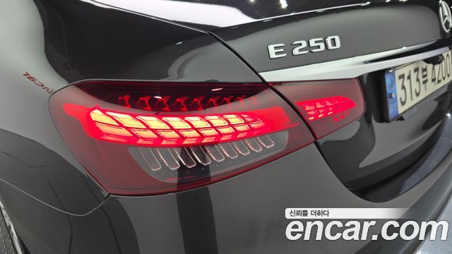 Mercedes-Benz E-Class 2021 — photo 9