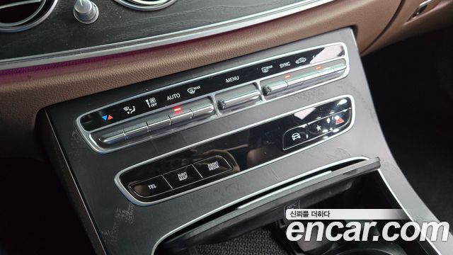 Mercedes-Benz E-Class 2021 — photo 30