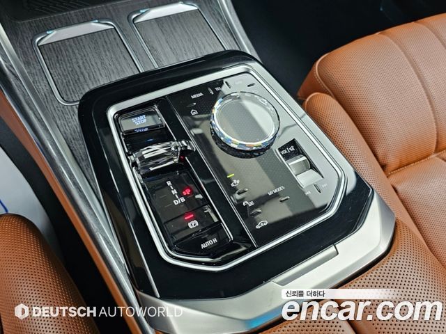 BMW i7 2024 — photo 9