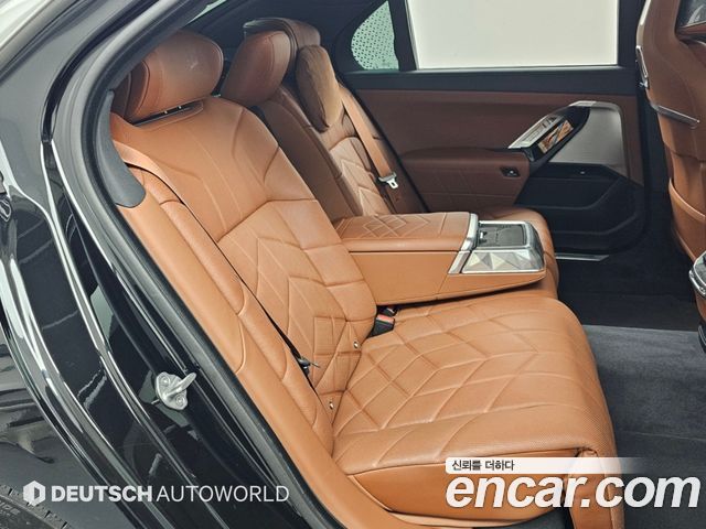 BMW i7 2024 — photo 12