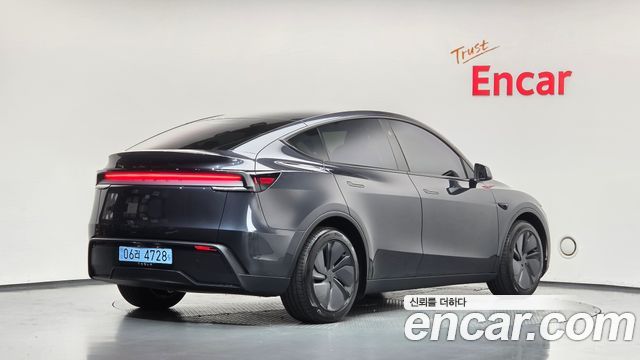 Tesla Model Y 2025 — photo 2