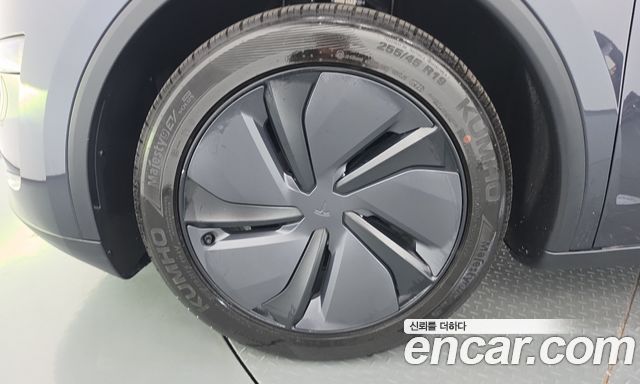 Tesla Model Y 2025 — photo 5