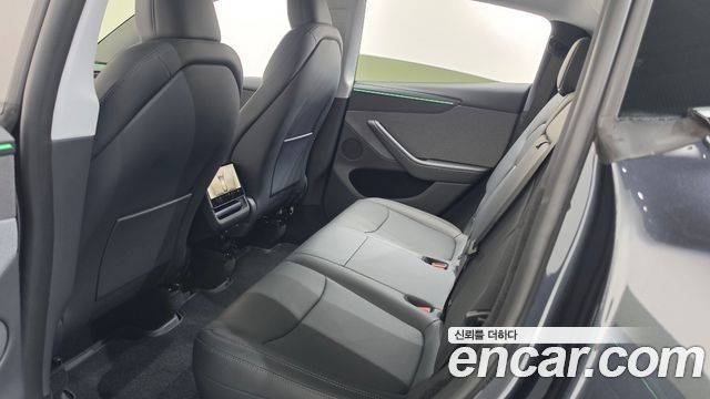 Tesla Model Y 2025 — photo 17