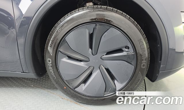 Tesla Model Y 2025 — photo 7