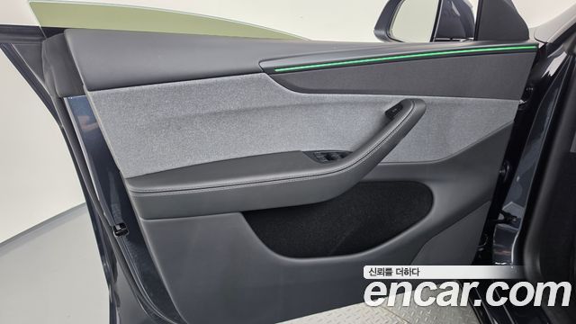 Tesla Model Y 2025 — photo 14