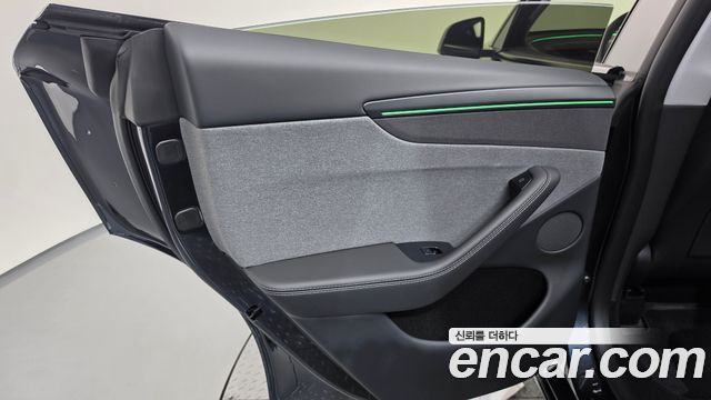 Tesla Model Y 2025 — photo 15