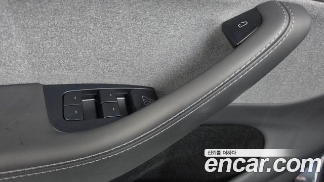 Tesla Model Y 2025 — photo 28