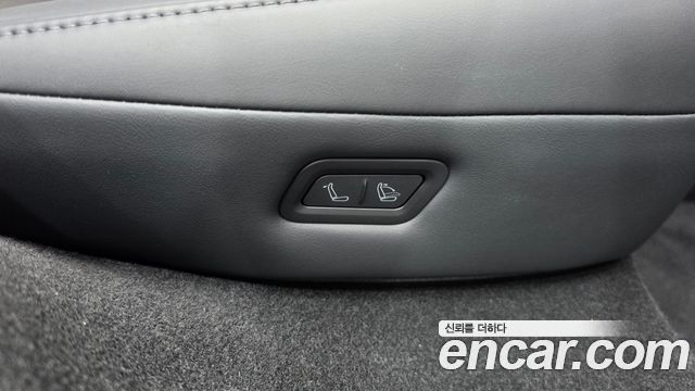 Tesla Model Y 2025 — photo 30