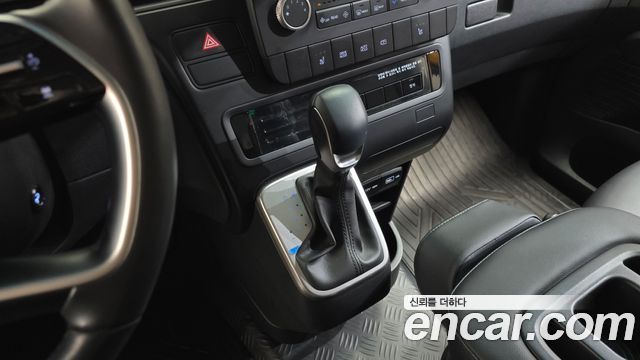 Hyundai Staria 2024 — photo 12