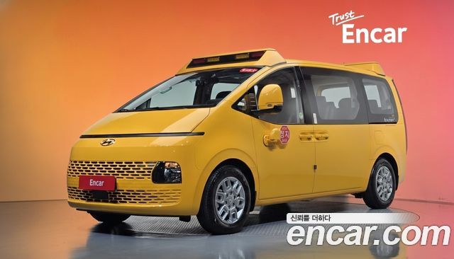 Hyundai Staria 2024 — photo 1