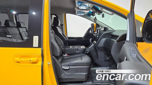 Hyundai Staria 2024 — photo 16