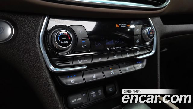 Hyundai Santafe 2019 — photo 31