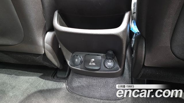 Hyundai Santafe 2019 — photo 35