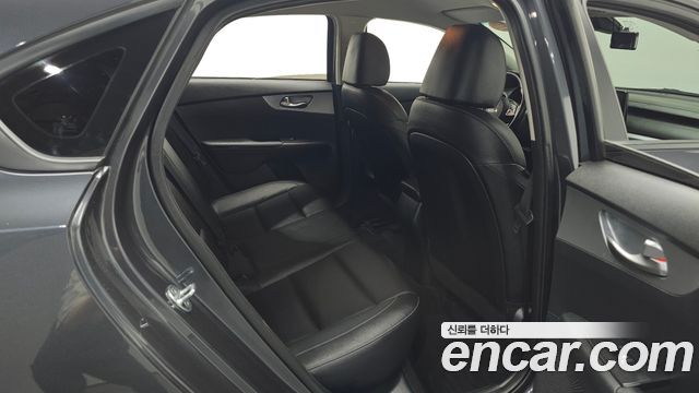 Kia K3 2022 — photo 16
