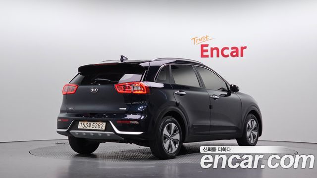 Kia Niro 2018 — photo 2