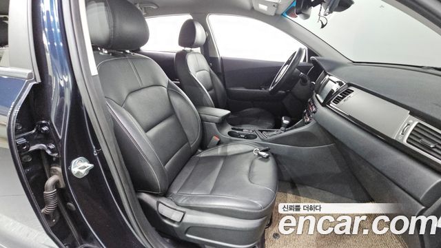 Kia Niro 2018 — photo 16