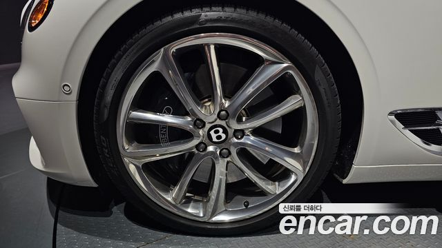Bentley Continental 2023 — photo 5