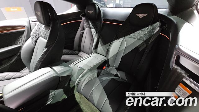 Bentley Continental 2023 — photo 17