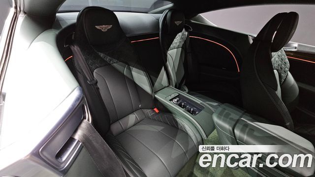 Bentley Continental 2023 — photo 18