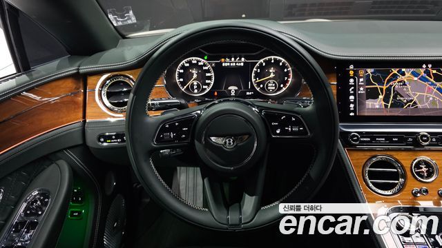 Bentley Continental 2023 — photo 19