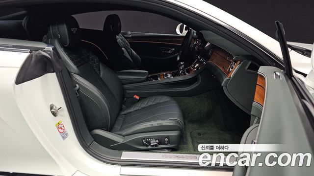 Bentley Continental 2023 — photo 16