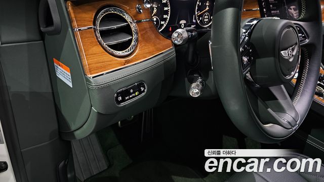 Bentley Continental 2023 — photo 28