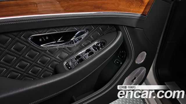 Bentley Continental 2023 — photo 35