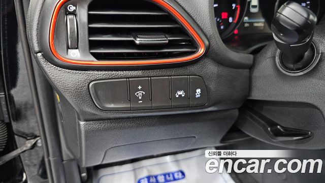 Hyundai i30 2020 — photo 24